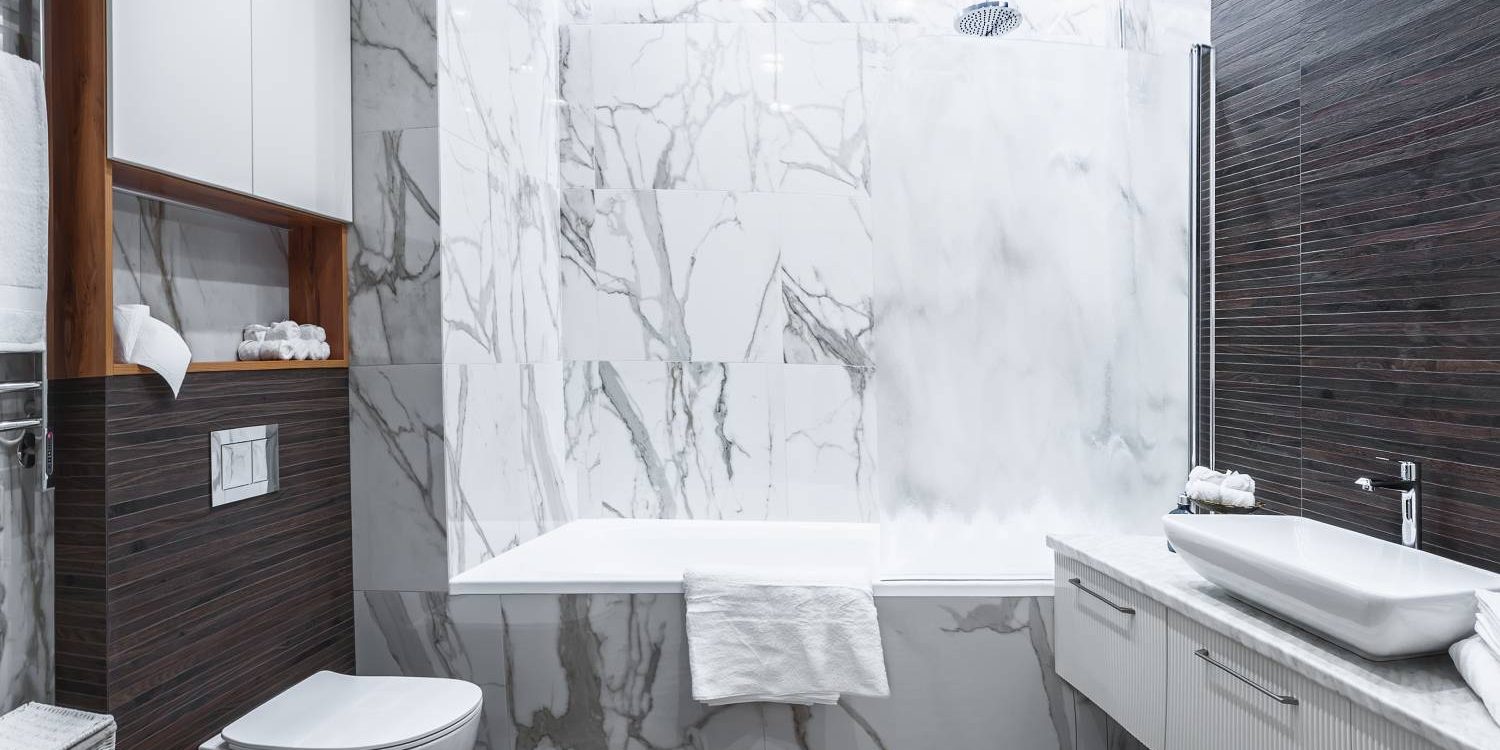 Quel rev&ecirc;tement mural choisir pour sa salle de bains ? H&oelig;nheim